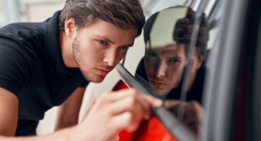 Obrázek ke článku Scelení skla u auta se oproti celkové výměně vyplatí